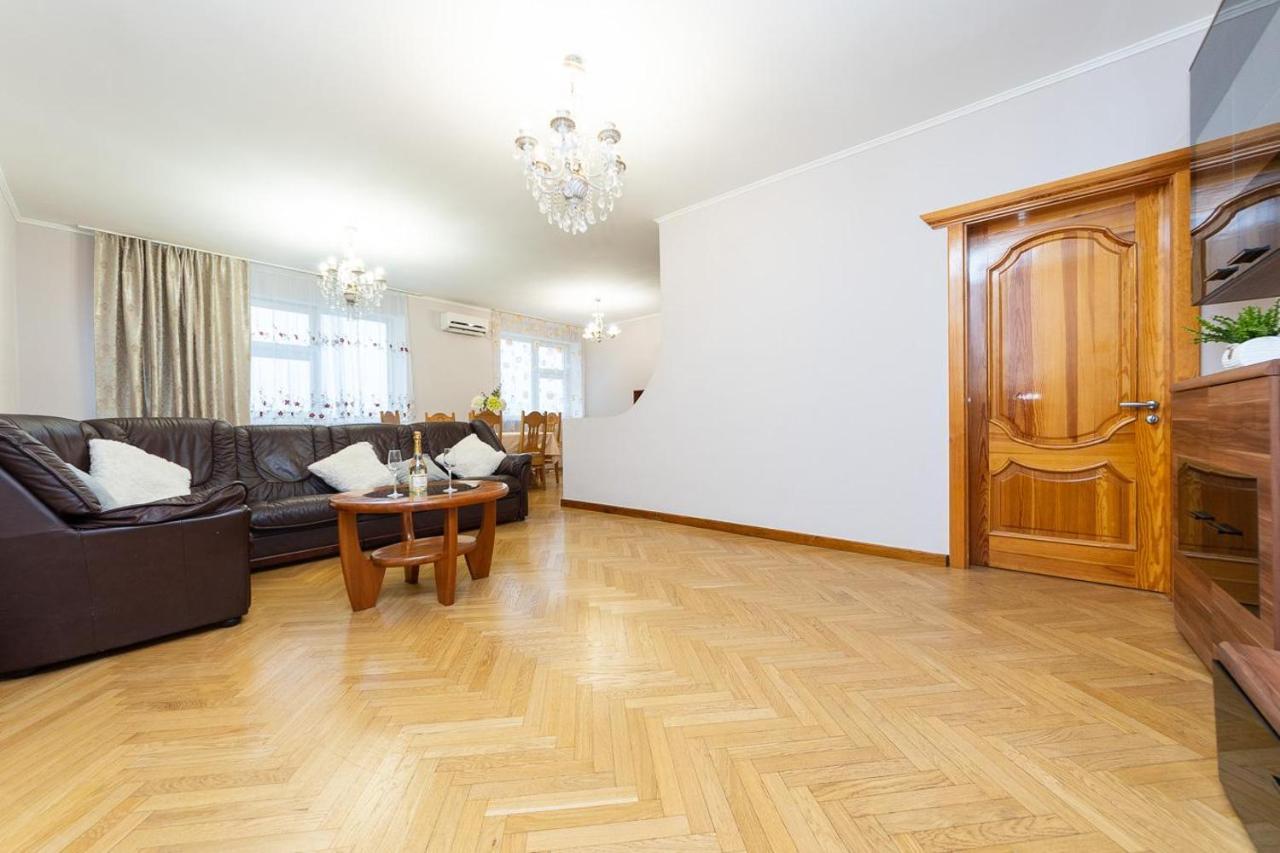 Spacious Apartments In The Center Of Obolon 2 Bedrooms Kiev Exterior foto