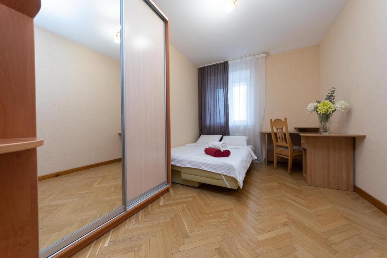 Spacious Apartments In The Center Of Obolon 2 Bedrooms Kiev Exterior foto