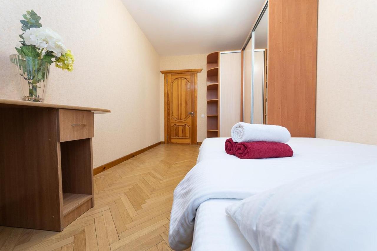 Spacious Apartments In The Center Of Obolon 2 Bedrooms Kiev Exterior foto