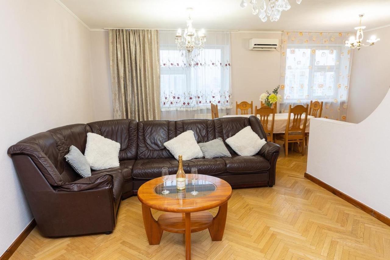 Spacious Apartments In The Center Of Obolon 2 Bedrooms Kiev Exterior foto