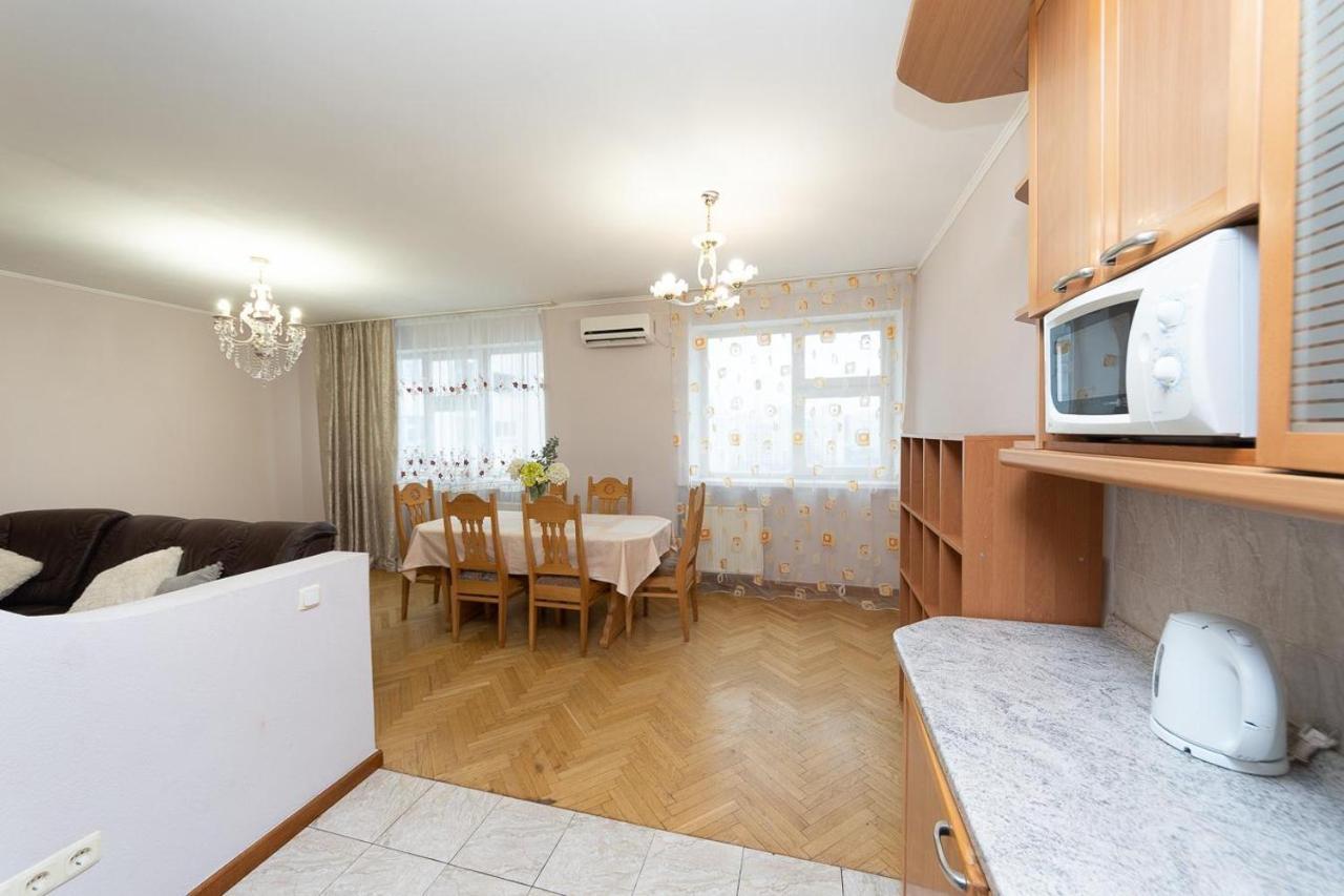 Spacious Apartments In The Center Of Obolon 2 Bedrooms Kiev Exterior foto