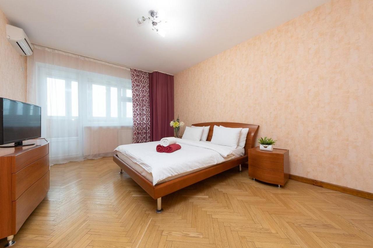 Spacious Apartments In The Center Of Obolon 2 Bedrooms Kiev Exterior foto