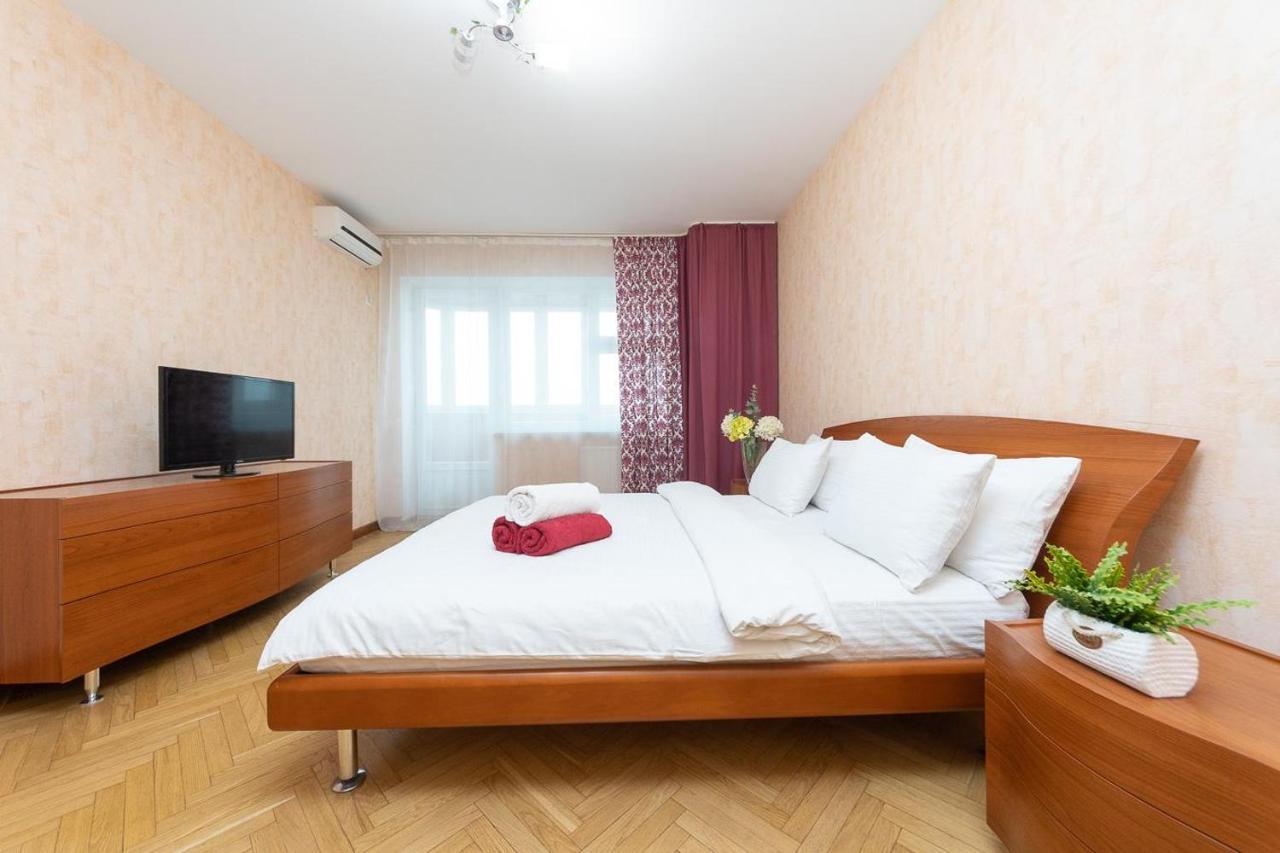 Spacious Apartments In The Center Of Obolon 2 Bedrooms Kiev Exterior foto