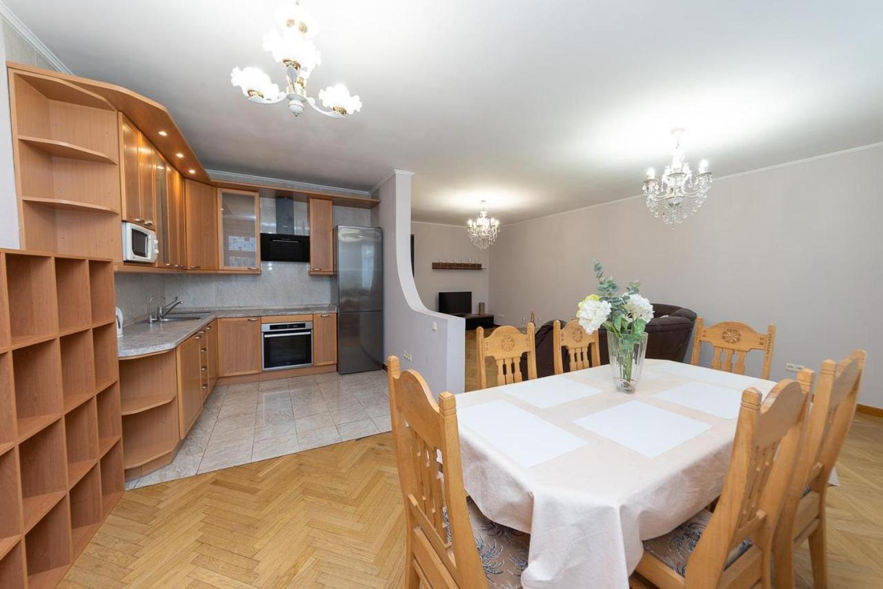 Spacious Apartments In The Center Of Obolon 2 Bedrooms Kiev Exterior foto