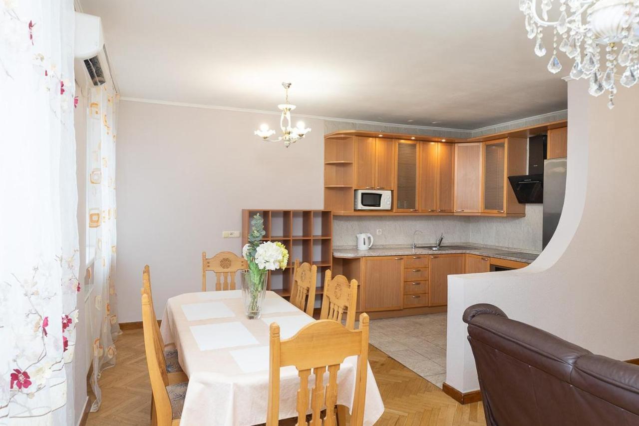 Spacious Apartments In The Center Of Obolon 2 Bedrooms Kiev Exterior foto